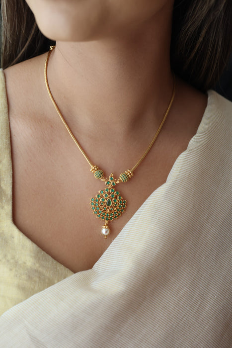 Heritage gold plated green stone short necklace with earrings H6823