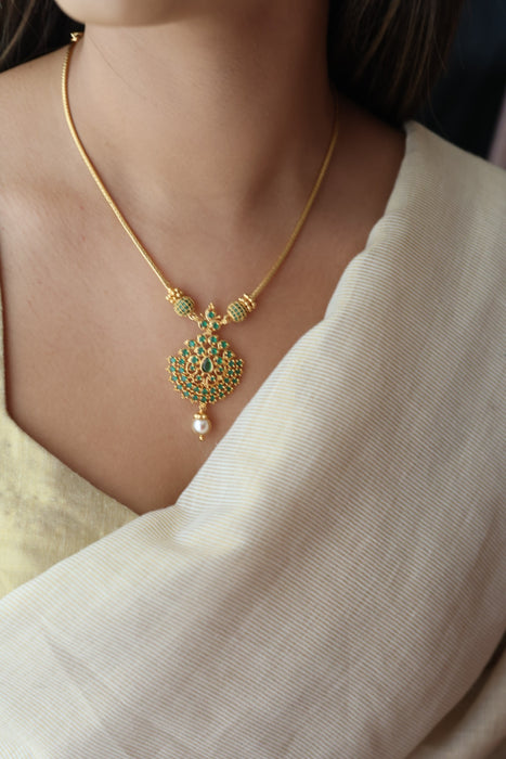 Heritage gold plated green stone short necklace with earrings H6823