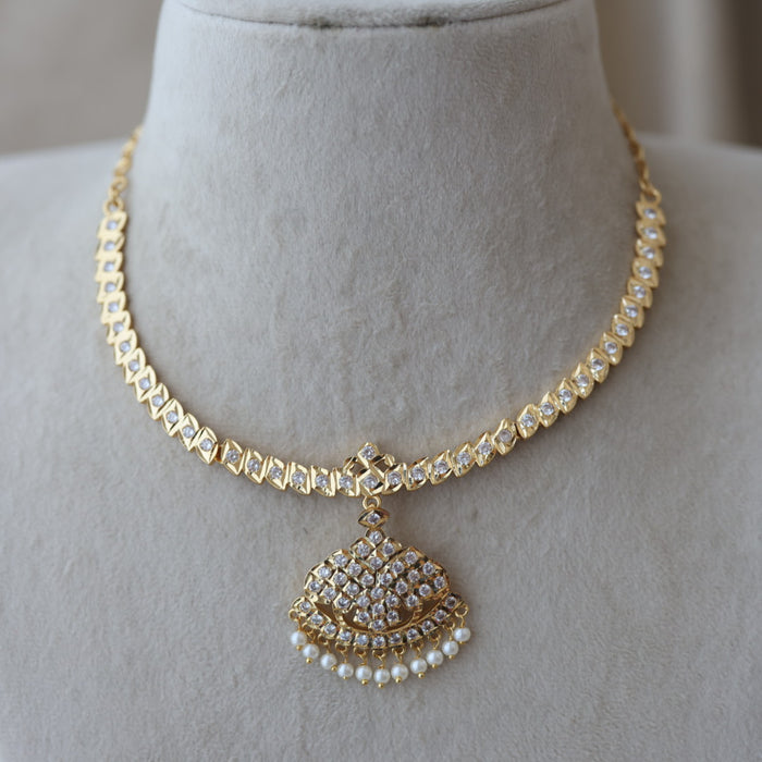 Heritage gold plated white stone short necklace H992