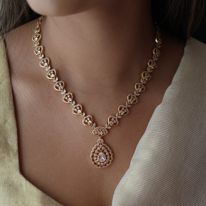 Heritage gold plated white stone short necklace H2288