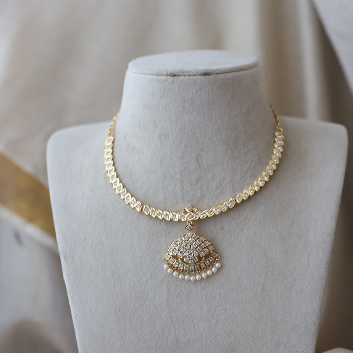 Heritage gold plated white stone short necklace H992