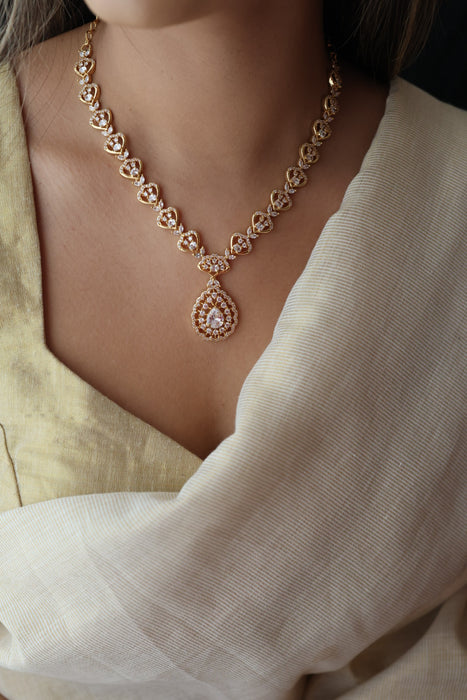 Heritage gold plated white stone short necklace H2288