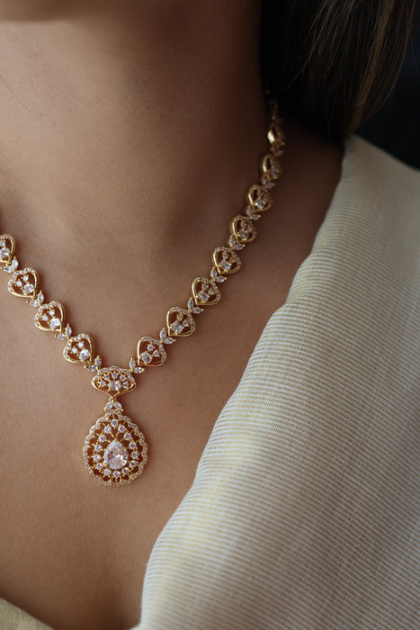 Heritage gold plated white stone short necklace H2288