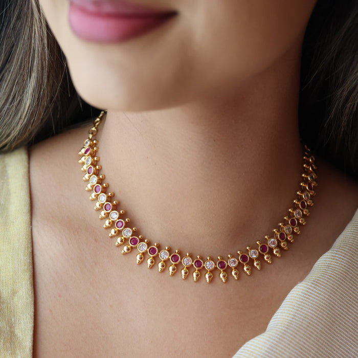Heritage gold plated ruby white stone short necklace H8902