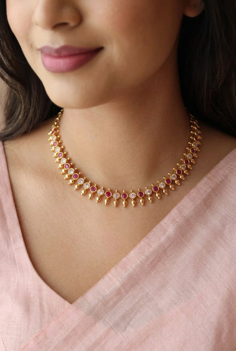 Heritage gold plated ruby white stone short necklace H8902