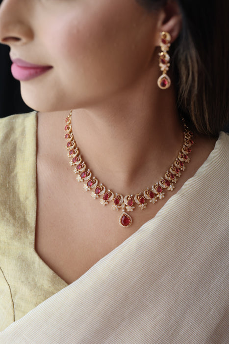 Heritage gold plated ruby white stone short necklace with earrings H82947