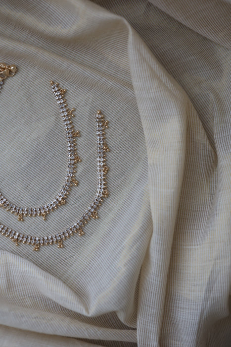 Heritage gold white stone simple traditional anklet HAN2212