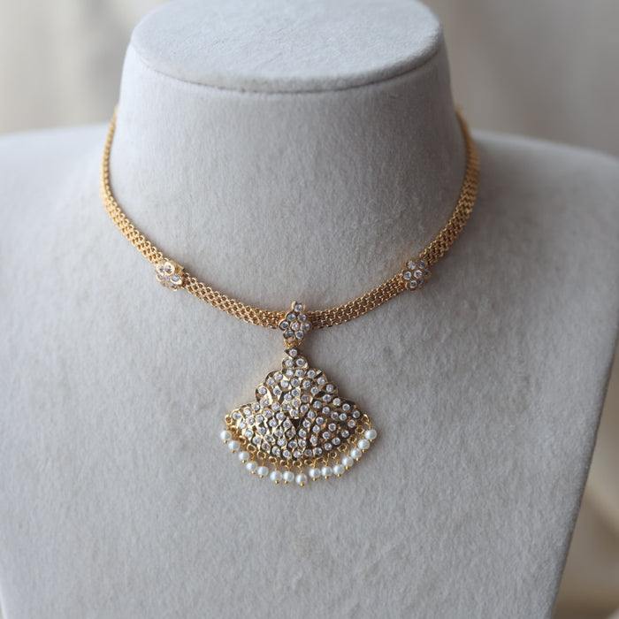 Heritage white stone gold plated short necklace H972