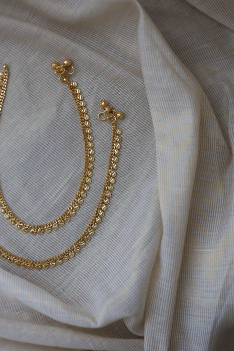 Antique gold plated traditional payal AN733
