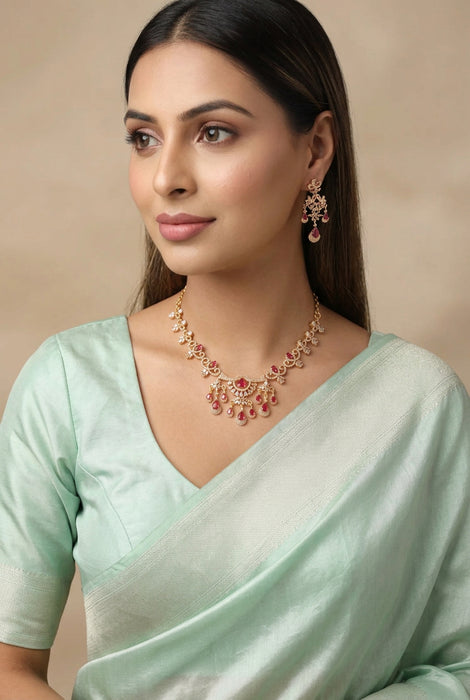 Heritage gold plated ruby white stone short necklace H793