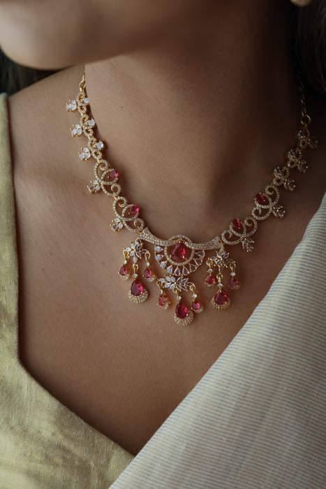 Heritage gold plated ruby white stone short necklace H793