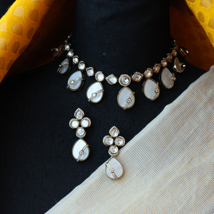 Trendy white stone choker necklace with earrings TW0067