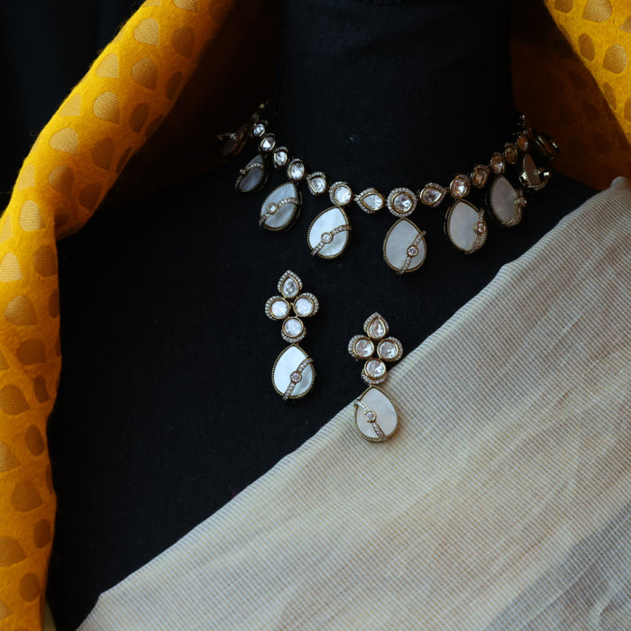 Trendy white stone choker necklace with earrings TW0067