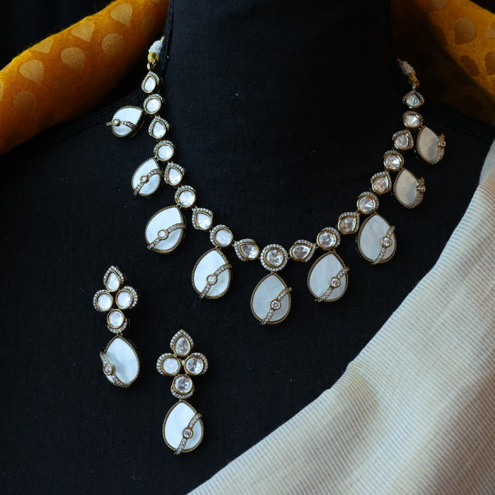 Trendy white stone choker necklace with earrings TW0067