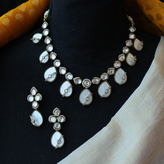 Trendy white stone choker necklace with earrings TW0067