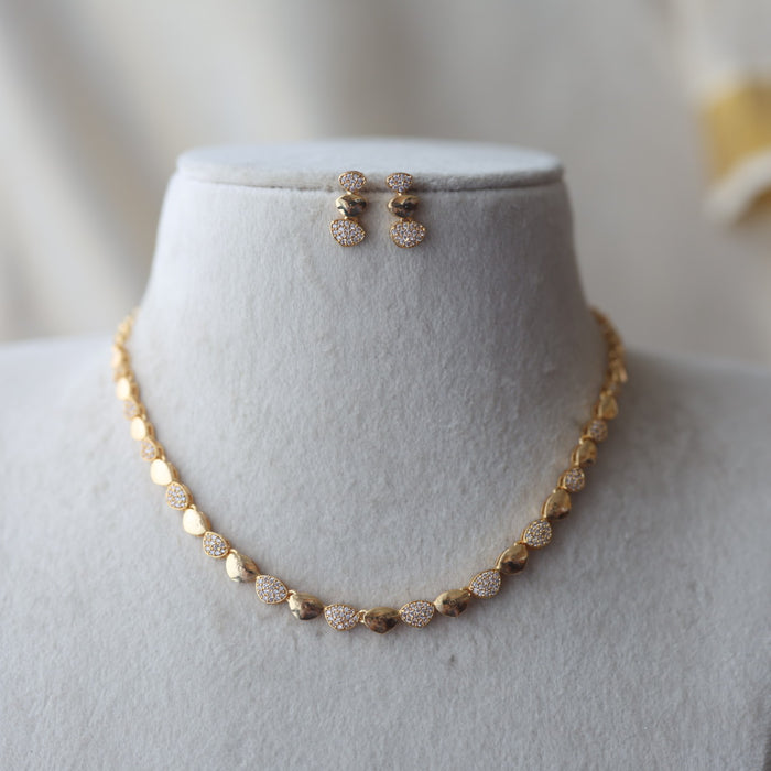 Heritage gold plated white stone short necklace with earring H456