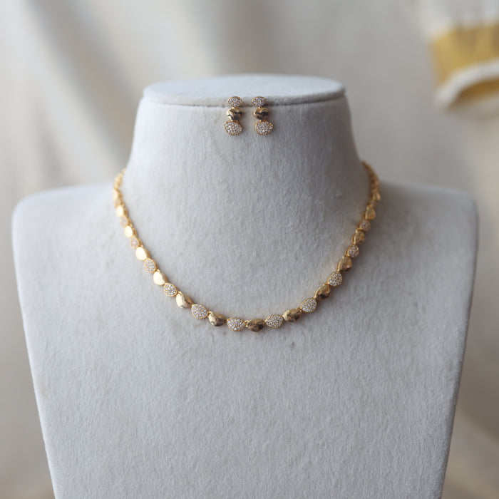 Heritage gold plated white stone short necklace with earring H456