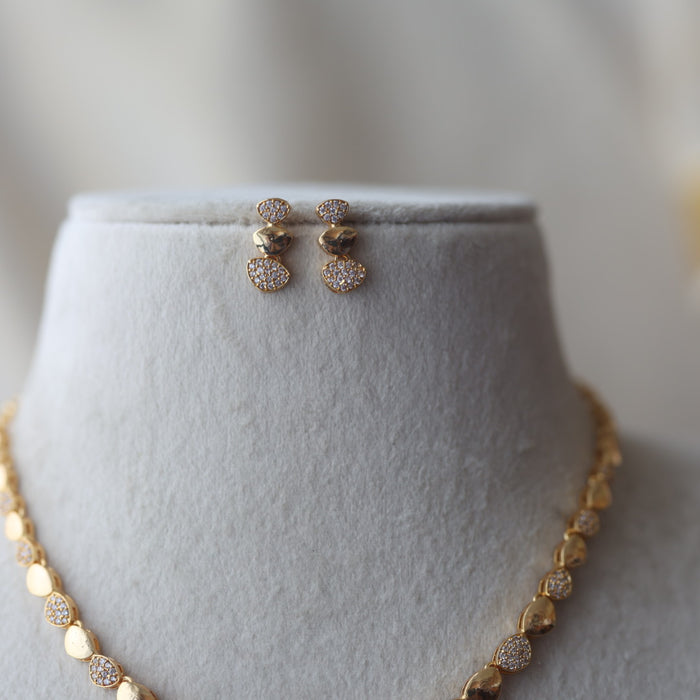 Heritage gold plated white stone short necklace with earring H456