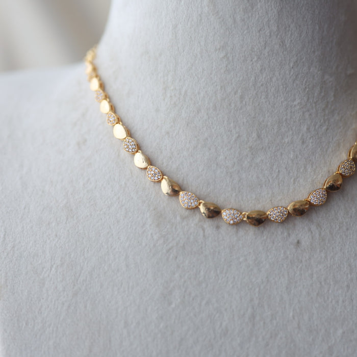 Heritage gold plated white stone short necklace with earring H456