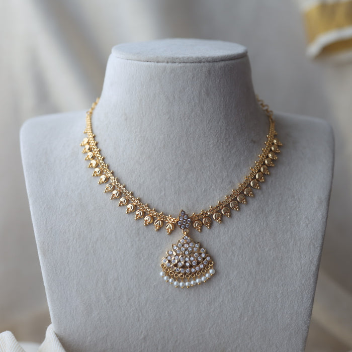 Heritage gold plated white stone short necklace H989