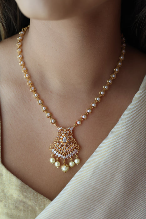 Heritage gold plated pearl short necklace H452