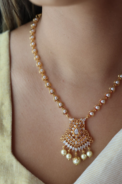 Heritage gold plated pearl short necklace H452