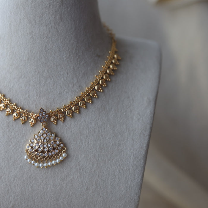 Heritage gold plated white stone short necklace H989