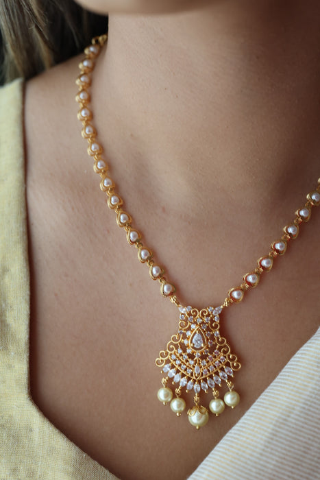 Heritage gold plated pearl short necklace H452
