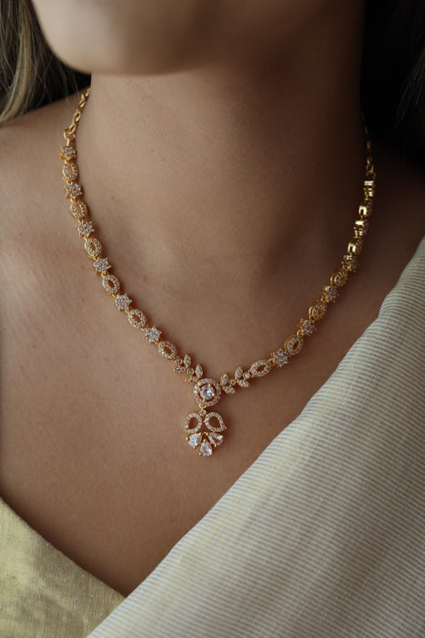 Heritage gold plated white stone short necklace H0212
