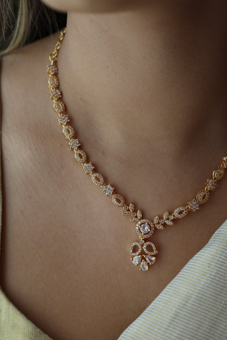 Heritage gold plated white stone short necklace H0212