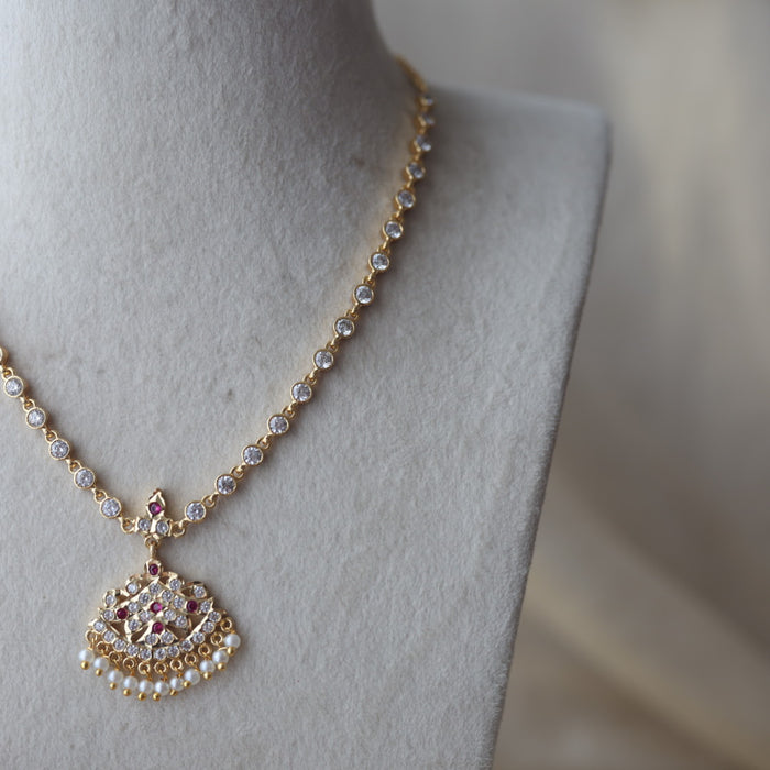 Heritage gold plated ruby white stone short necklace H849