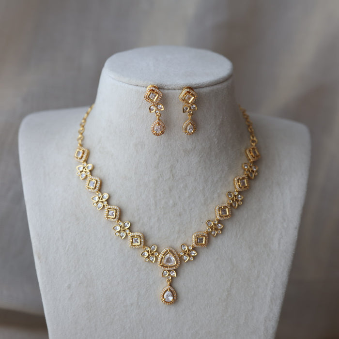 Heritage white stone short necklace with earrings H6284