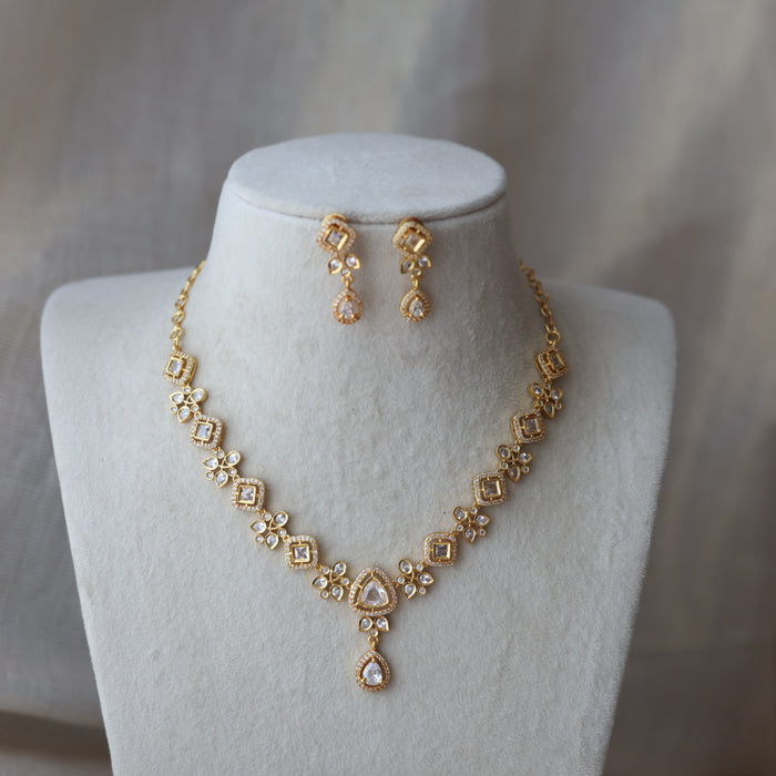 Heritage white stone short necklace with earrings H6284