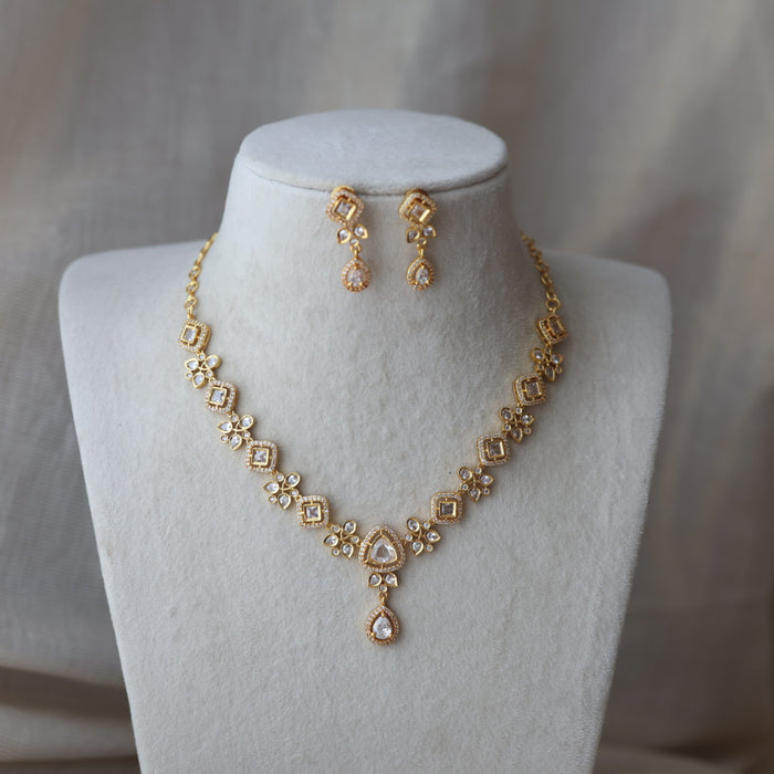 Heritage white stone short necklace with earrings H6284