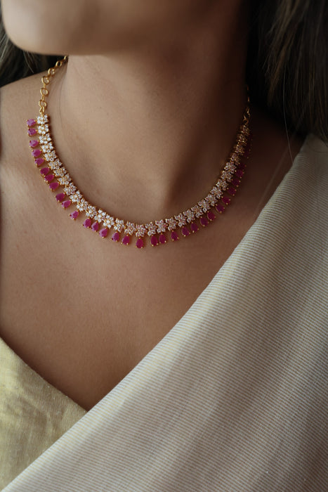 Heritage gold plated ruby white stone short necklace H7688