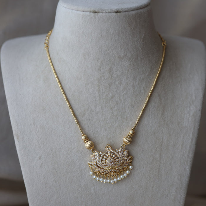 Heritage white stone short necklace H1334