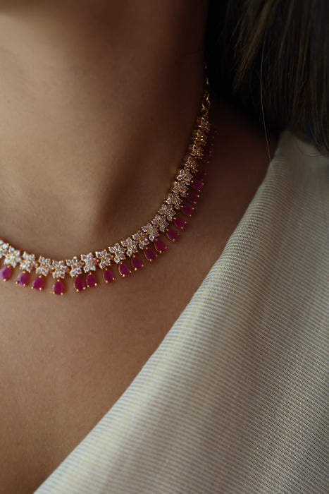 Heritage gold plated ruby white stone short necklace H7688