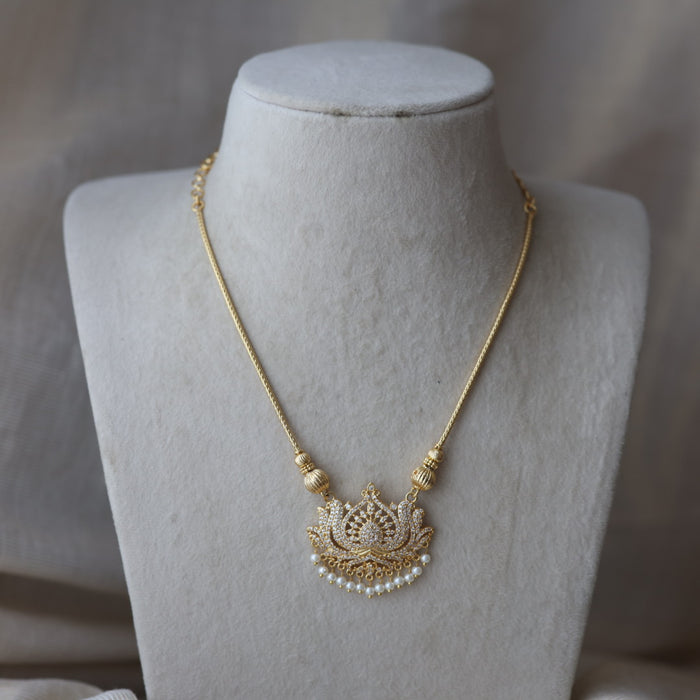 Heritage white stone short necklace H1334