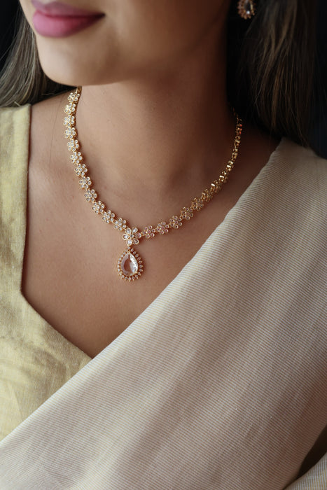 Heritage gold plated white stone short necklace with earrings HW2333