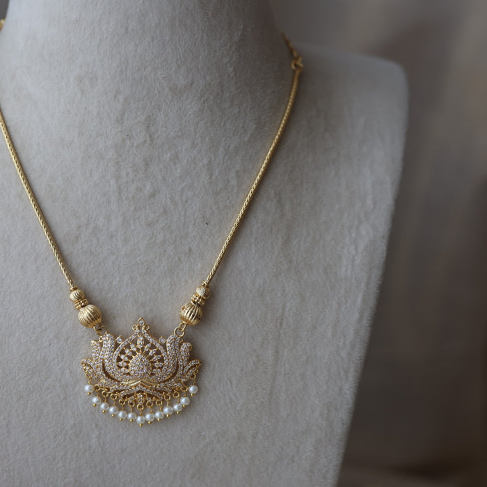 Heritage white stone short necklace H1334