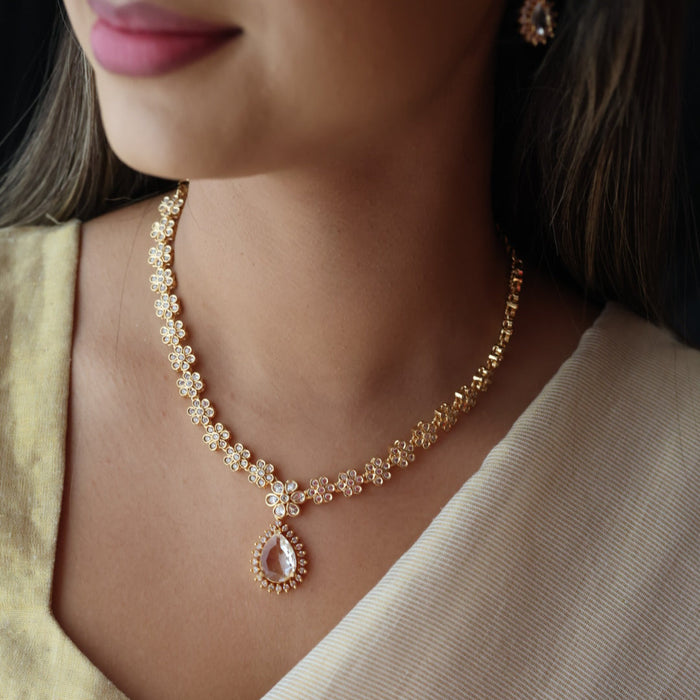 Heritage gold plated white stone short necklace with earrings HW2333