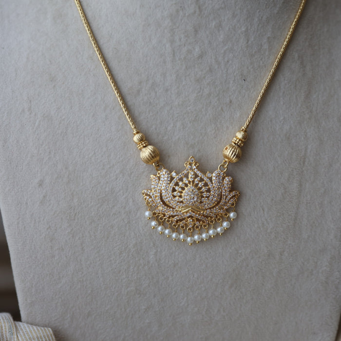 Heritage white stone short necklace H1334