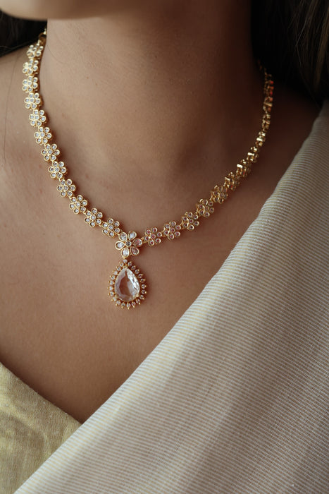 Heritage gold plated white stone short necklace with earrings HW2333