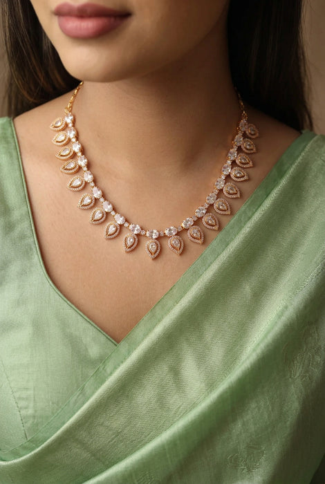 Heritage gold plated white stone short necklace H1793
