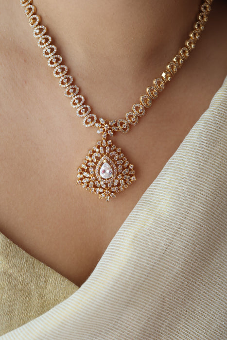 Heritage gold plated white stone short necklace with earrings H27827