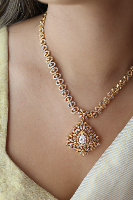 Heritage gold plated white stone short necklace with earrings H27827