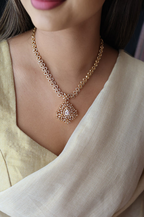 Heritage gold plated white stone short necklace with earrings H27827
