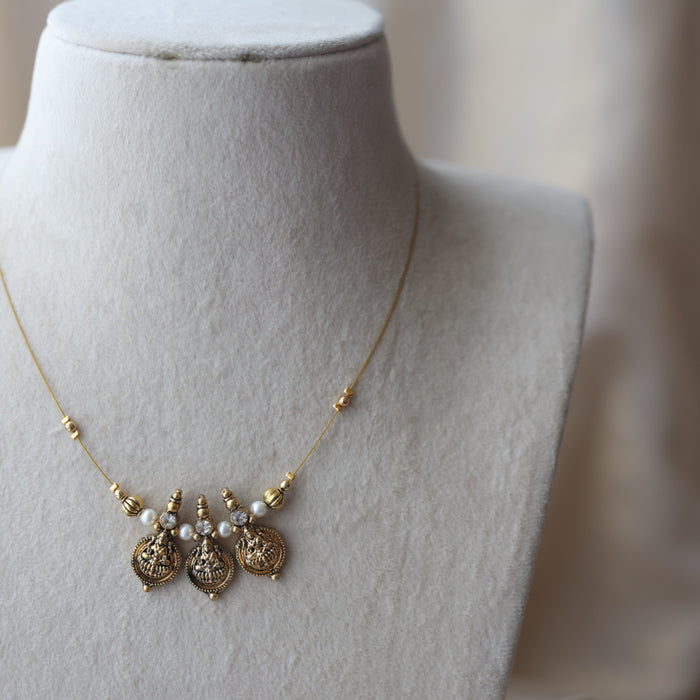 Antique coin design invisible short necklace IN7989
