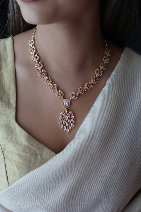 Heritage gold plated white stone short necklace with earrings HW5382