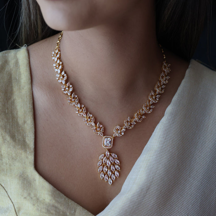 Heritage gold plated white stone short necklace with earrings HW5382